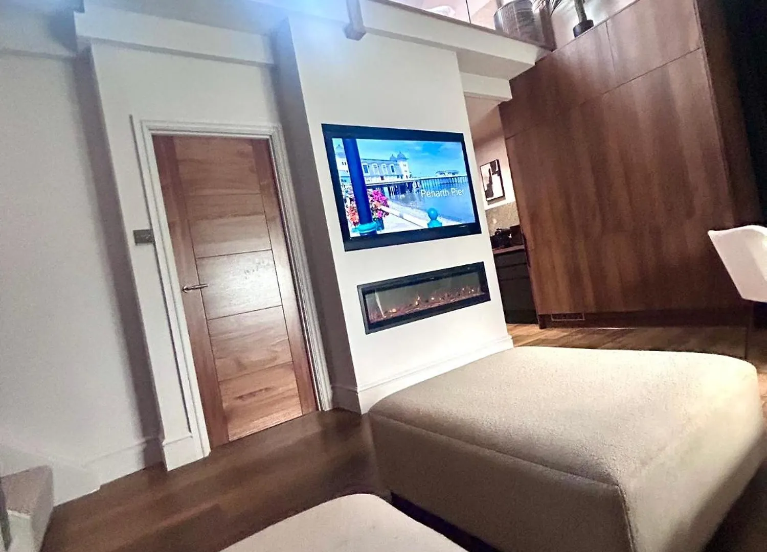 Luxury Penarth Loft - Near Cardiff 아파트