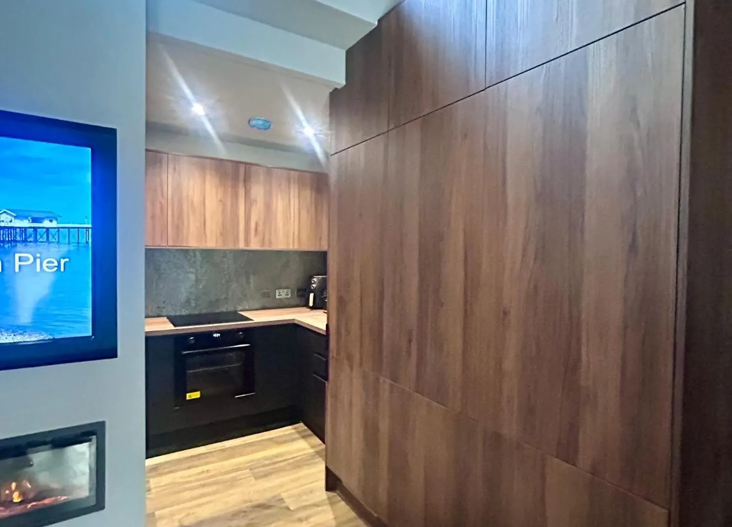 Luxury Penarth Loft - Near Cardiff 아파트