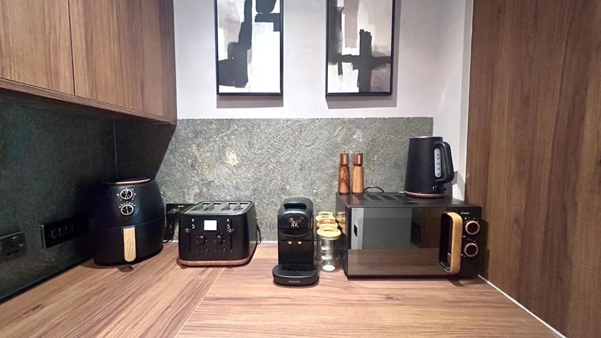Luxury Penarth Loft - Near Cardiff 아파트
